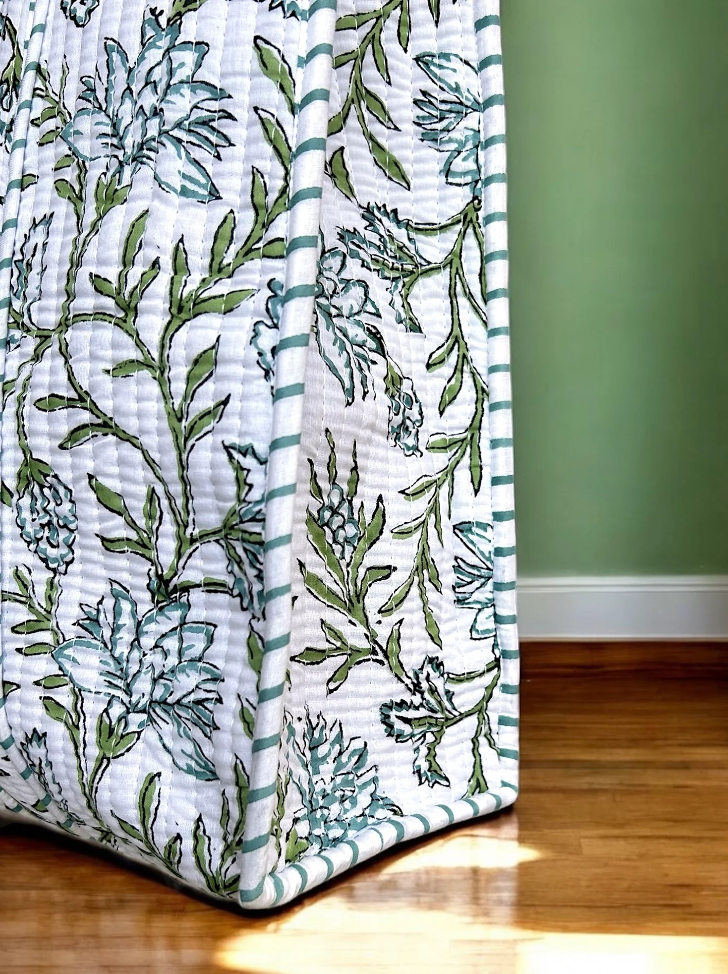 Clematis Quilted Tote Bag - Image 7