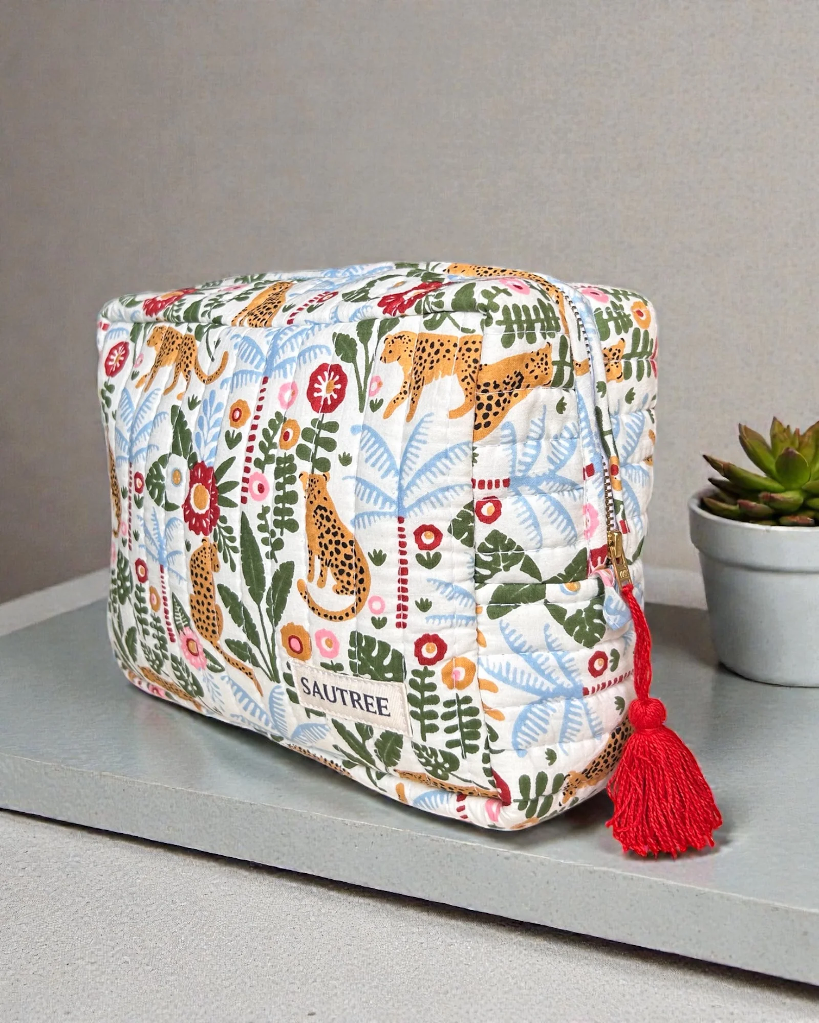 Green Jungle Escape Large Quilted Organiser - Image 3