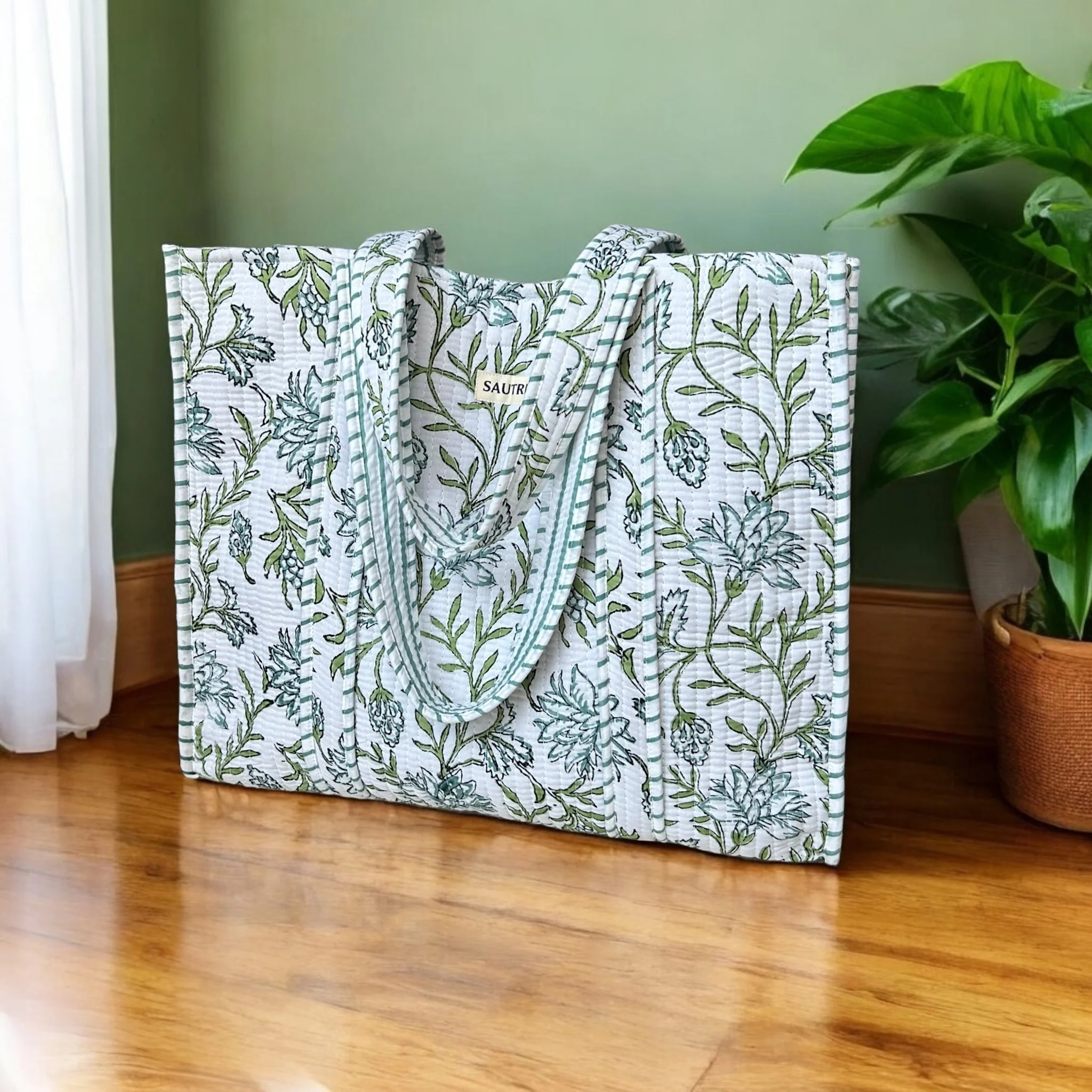 Clematis Quilted Tote Bag - Image 6