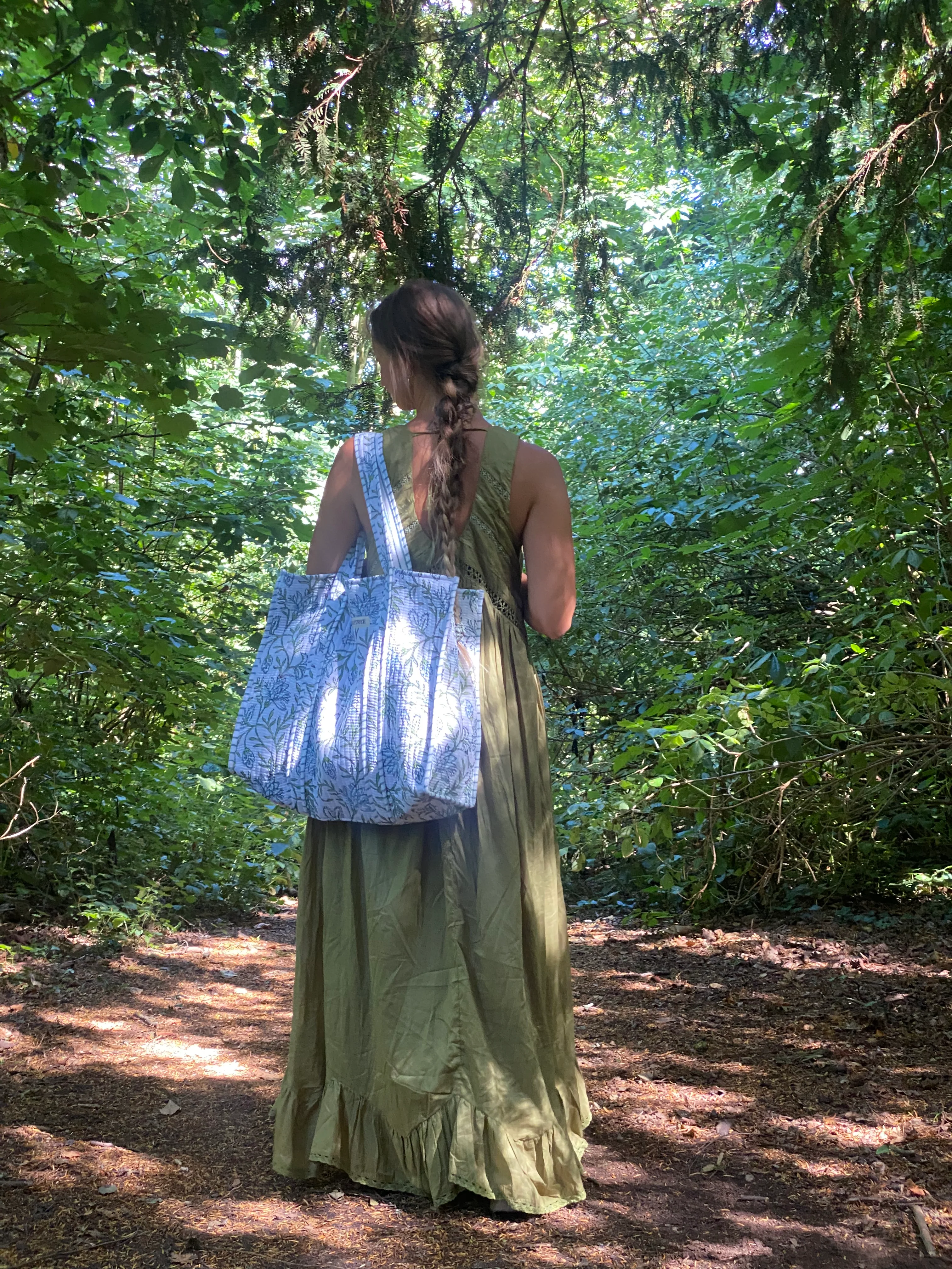 Clematis Quilted Tote Bag - Image 9